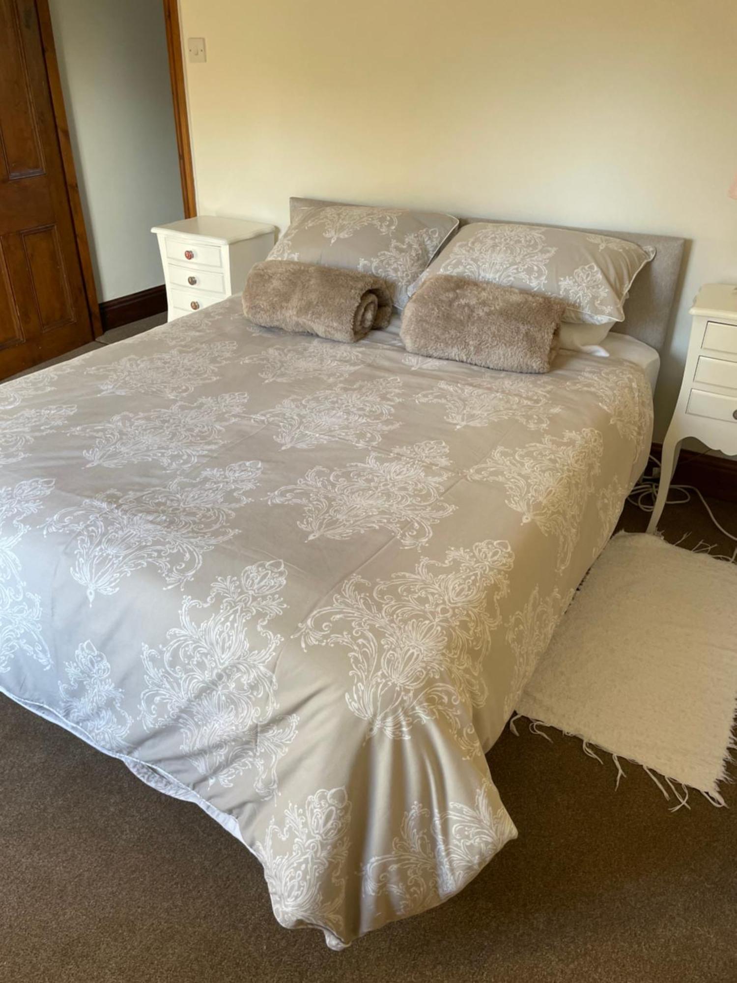 Pear Tree House 2 Bed Apartment Hartford  ภายนอก รูปภาพ