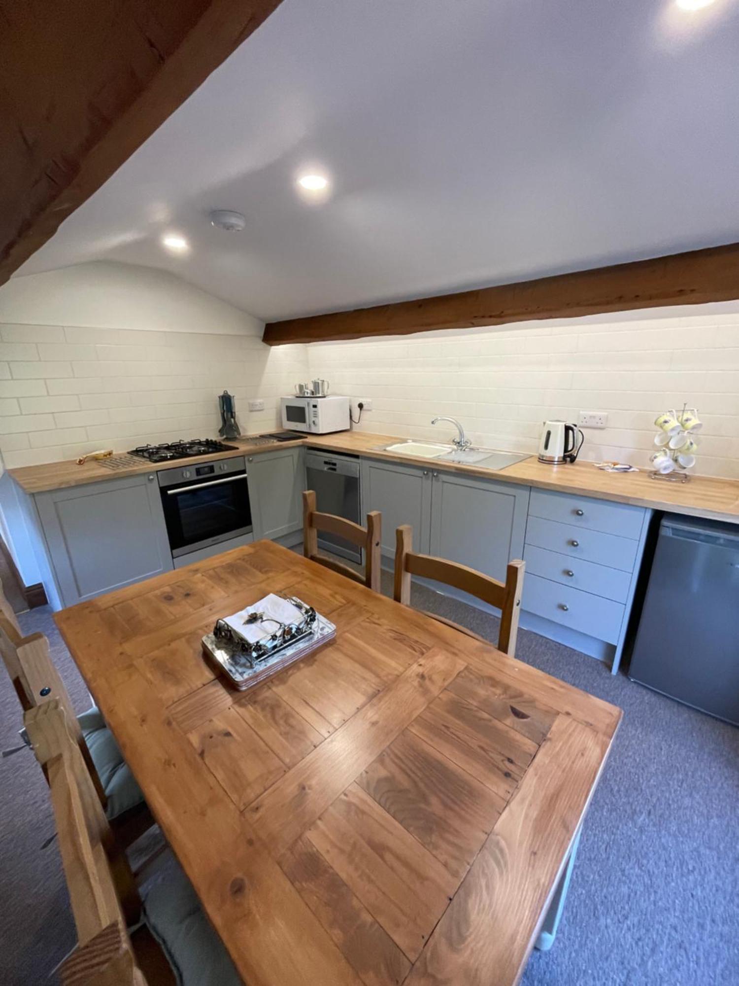 Pear Tree House 2 Bed Apartment Hartford  ภายนอก รูปภาพ
